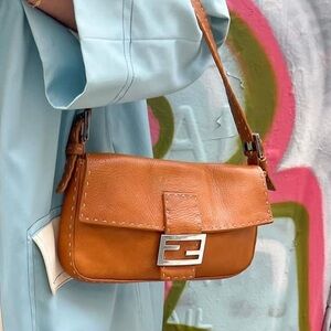 ISO Fendi brown leather baguette as pictured🤎🥖
